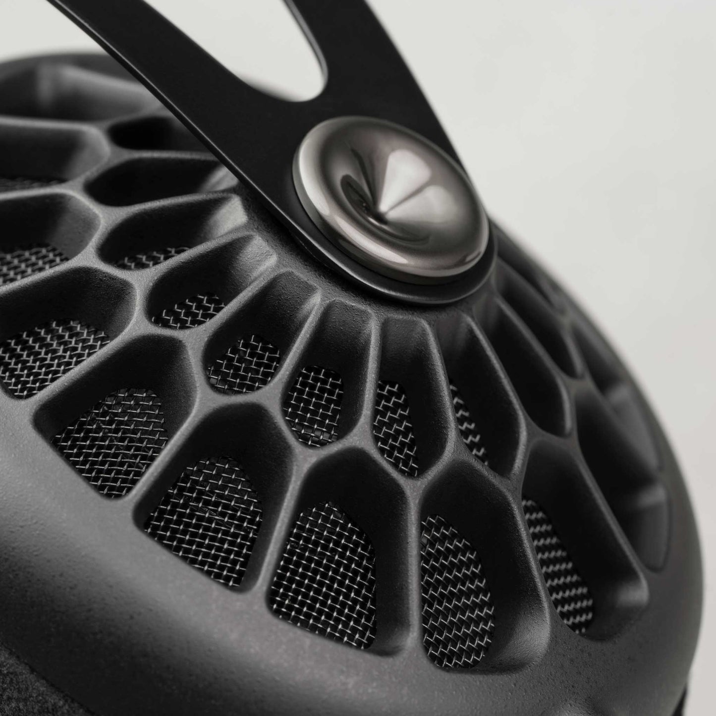 Meze 105 AER Earcup Detail