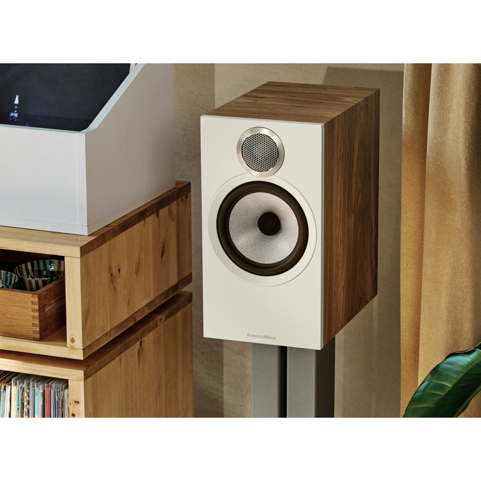 Bowers & Wilkins 606 S3 Bookshelf Speakers - Premium Sound